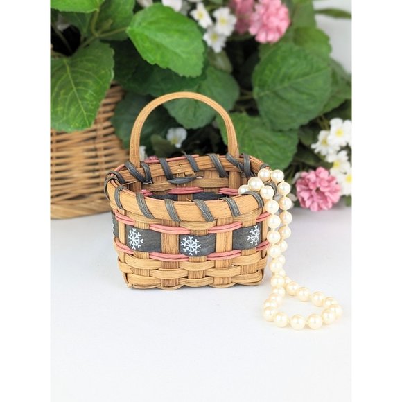 Small Woven Wood Hanging Basket Winter Decor Decorative Woven Basket Pink Blue - Picture 2 of 8